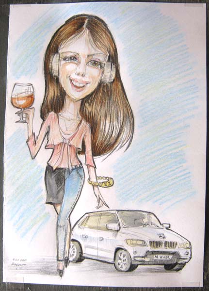 шарж пастелью девушки с машиной и бокалом от шаржиста Мишеля