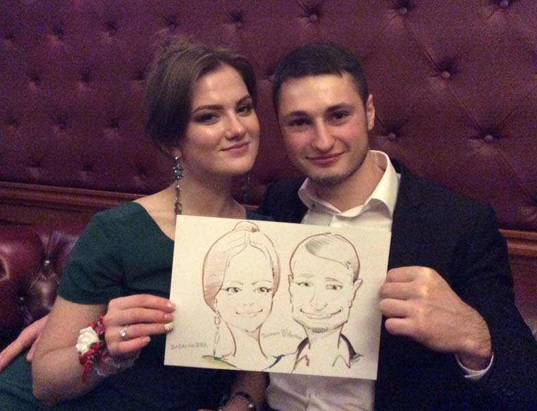 Танюша и Антон демонстрируют свой шарж от Мишеля