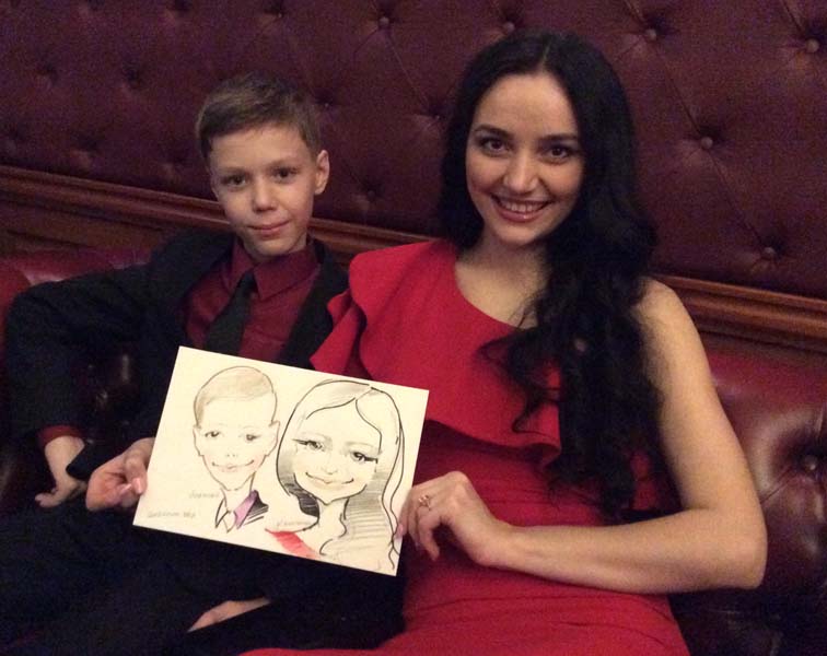 Кристина и Алексей получили свой шарж на свадьбе