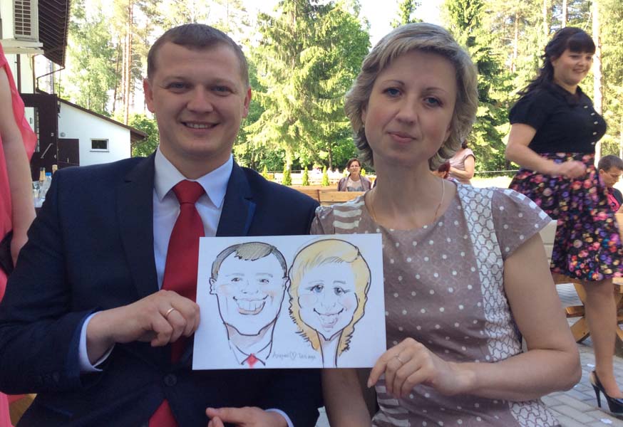 Татьяна и Андрей в красном галстуке получили свой шарж на свадьбе 