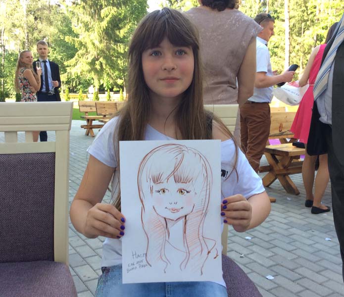 Настя взяла двумя руками свой шарж 