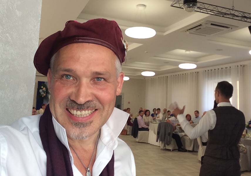 Шаржист Михаил Шабалин на мероприятии в Минске