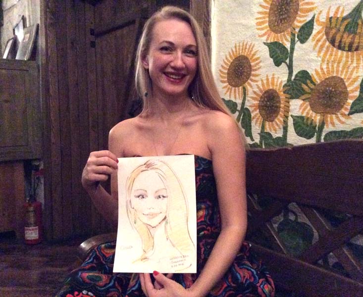 Ольга довольна своим рисунком